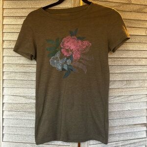 FREE STATE Olive Green Floral Graphic Tee Shirt Woman Size Small Juniors Petites